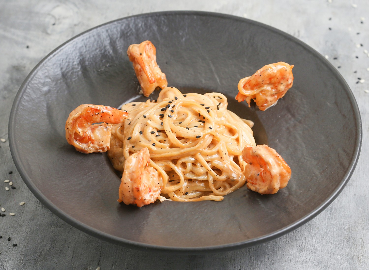 Спагеттис креветками 
