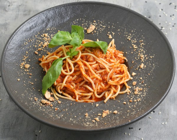 Спагетти с соусом болонез