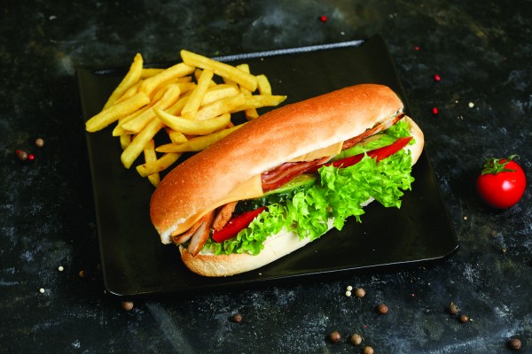 Сэндвич с беконом и куриным филе